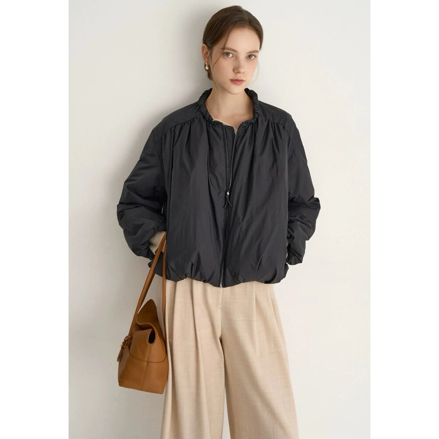 

Faionable Round Ne Pleated Dstring Design Thiened Loose Гусиный пух Jaet Sli Commute Sle ort Верхняя одежда