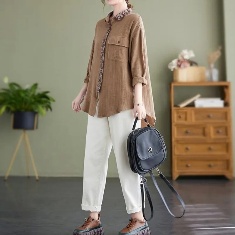 Camisa de manga larga holgada reductora de edad con parche de doble capa para mujer