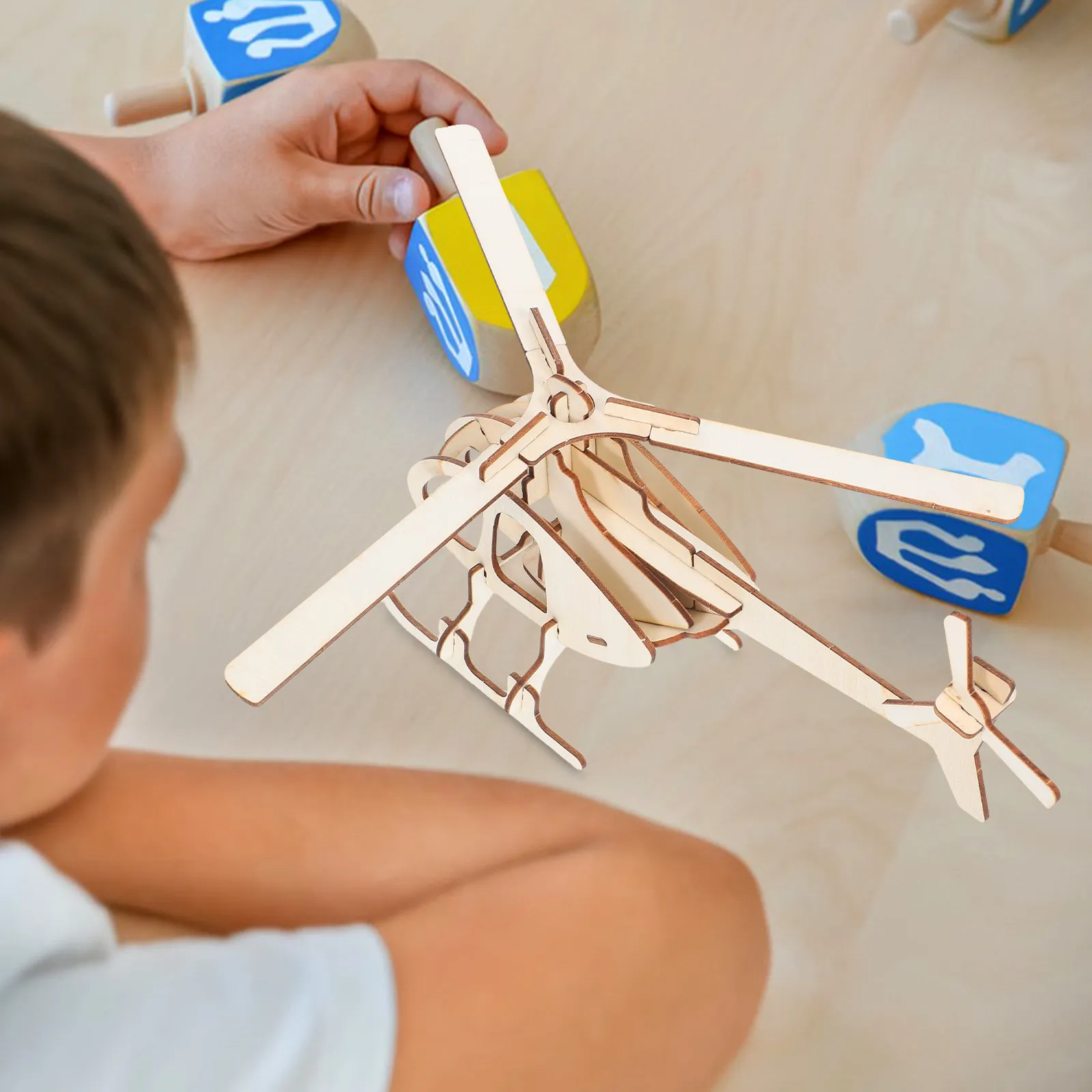 

Набор из 3 деревянных самолетов для сборки: развивающая STEM-игрушка, креативный самолет для раскрашивания, легкая сборка для детей, для игр в помещении и на улице