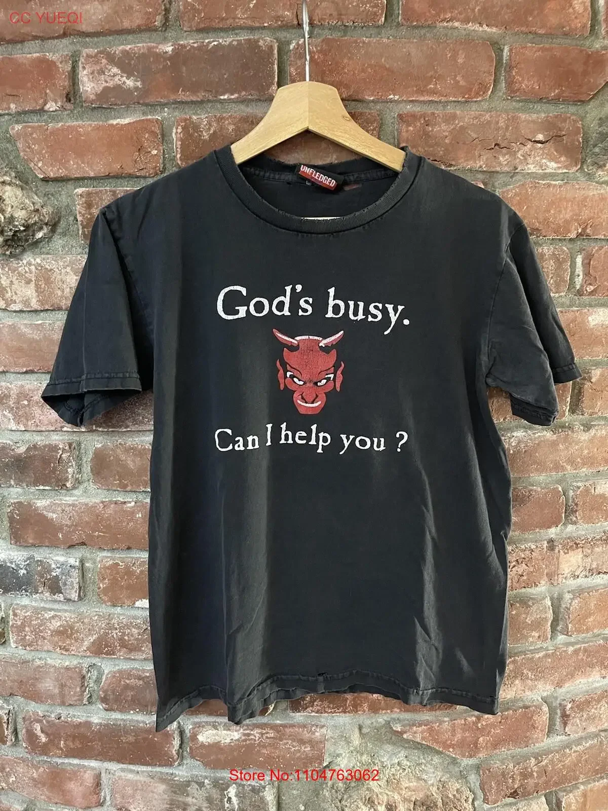 Vintage 2000er Y2K Unfledged T-Shirt Größe M Gods Been Busy Distressed Vintage Washed Fashion Unisex homme Vielseitig Stilvoll