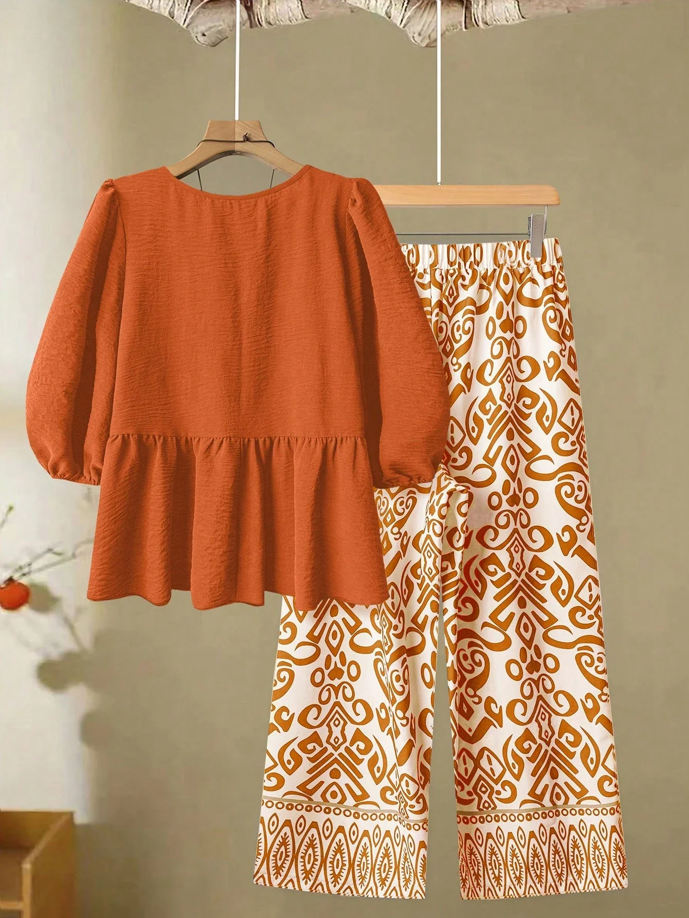 

Women Solid Color Bow Tie Front Blouse And Floral Print Wide Leg Pants Casual 2 Piece Set
