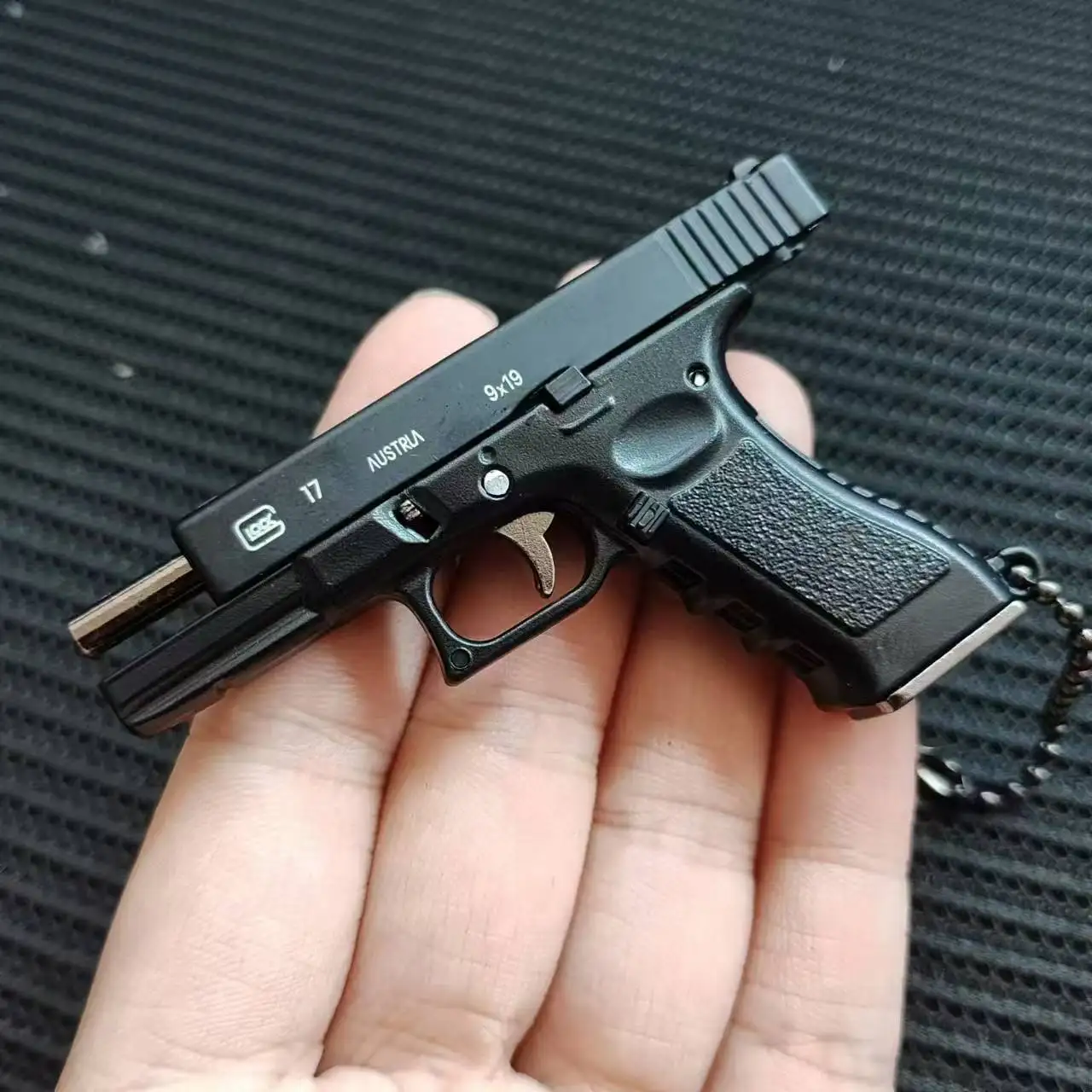 1:3 Mini Glock Pistol PUBG Jedi Model Detachable Free Assembly Alloy Toy Gun Keychain Fidget Toy for Boy Collection Gift