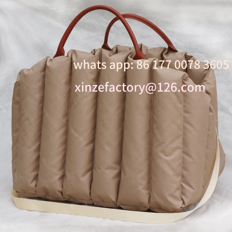

Customizable Pet Dog Bag Is Portable and Comfortable for Travel Luxury Handbag Winter Warm Removable Portable Outdoor Travel