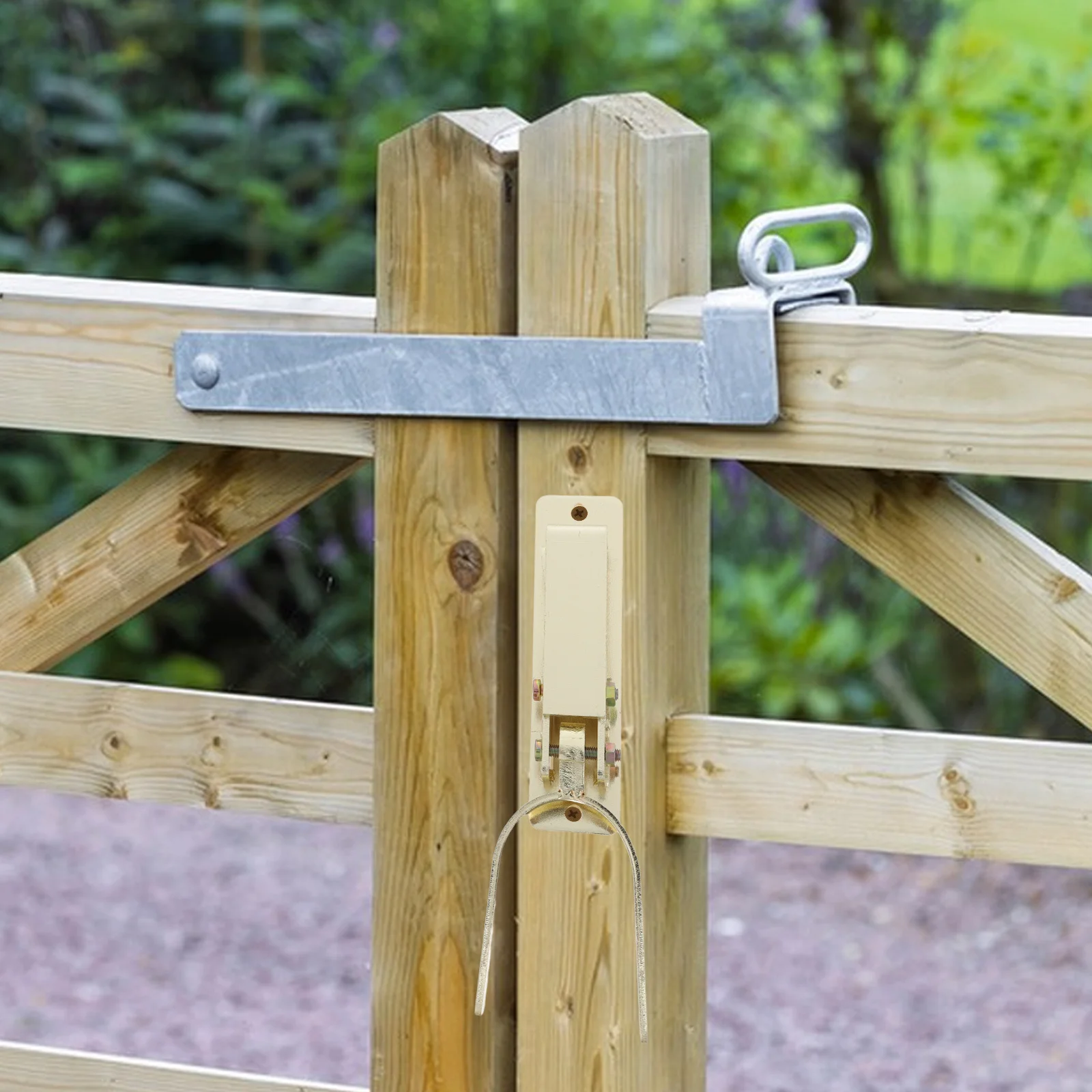 

Self-Locking Gate Latch for Wooden Post Heavy Duty Automatic Farm Fence Lock Instant Security Solution Yard Garden Door Hardware