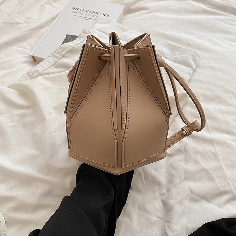 Fashion Women\'s Bucket Shoulder Bag 2022 New Personality Drawstring Small Handbag All-match Chic Crossbody Bags for Party