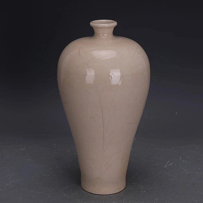 Antique Porcelain Vase Vintage Ornaments Unearthed From Hand Carved Plum Vase With White Glaze In Ding Kiln Of Song Dynasty