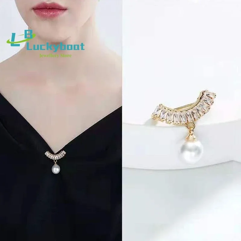 

Брошь с антибликовым покрытием из меди и циркона, высококачественная женская роскошная темпераментная универсальная атмосфера, простая пряжка с вырезом