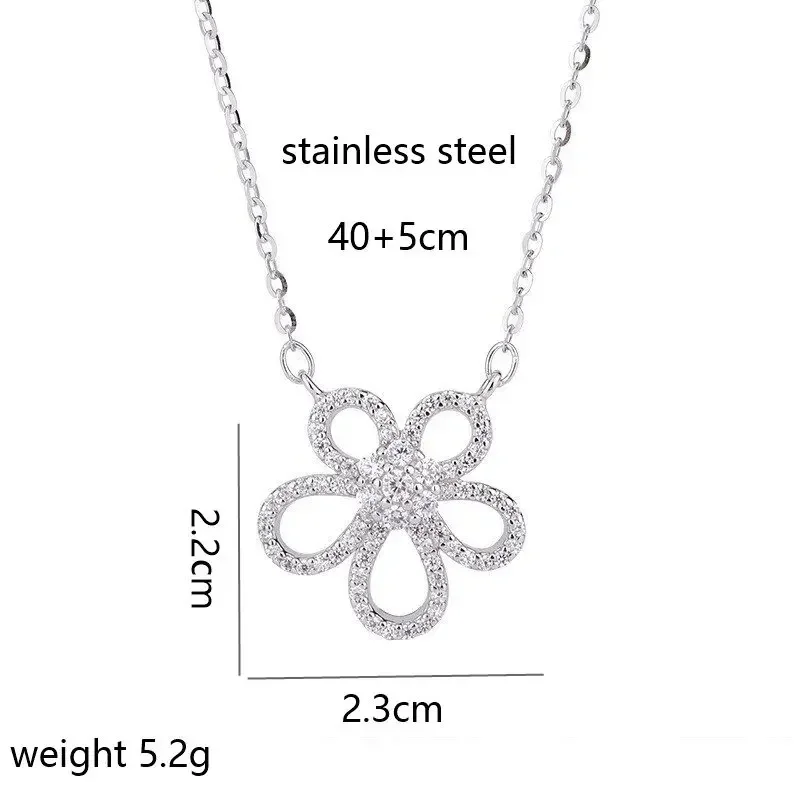 Эта бриллиантовая ожерелье из титановой стали с пятью лепестками цветов уникальная и универсальная для женщин 9527