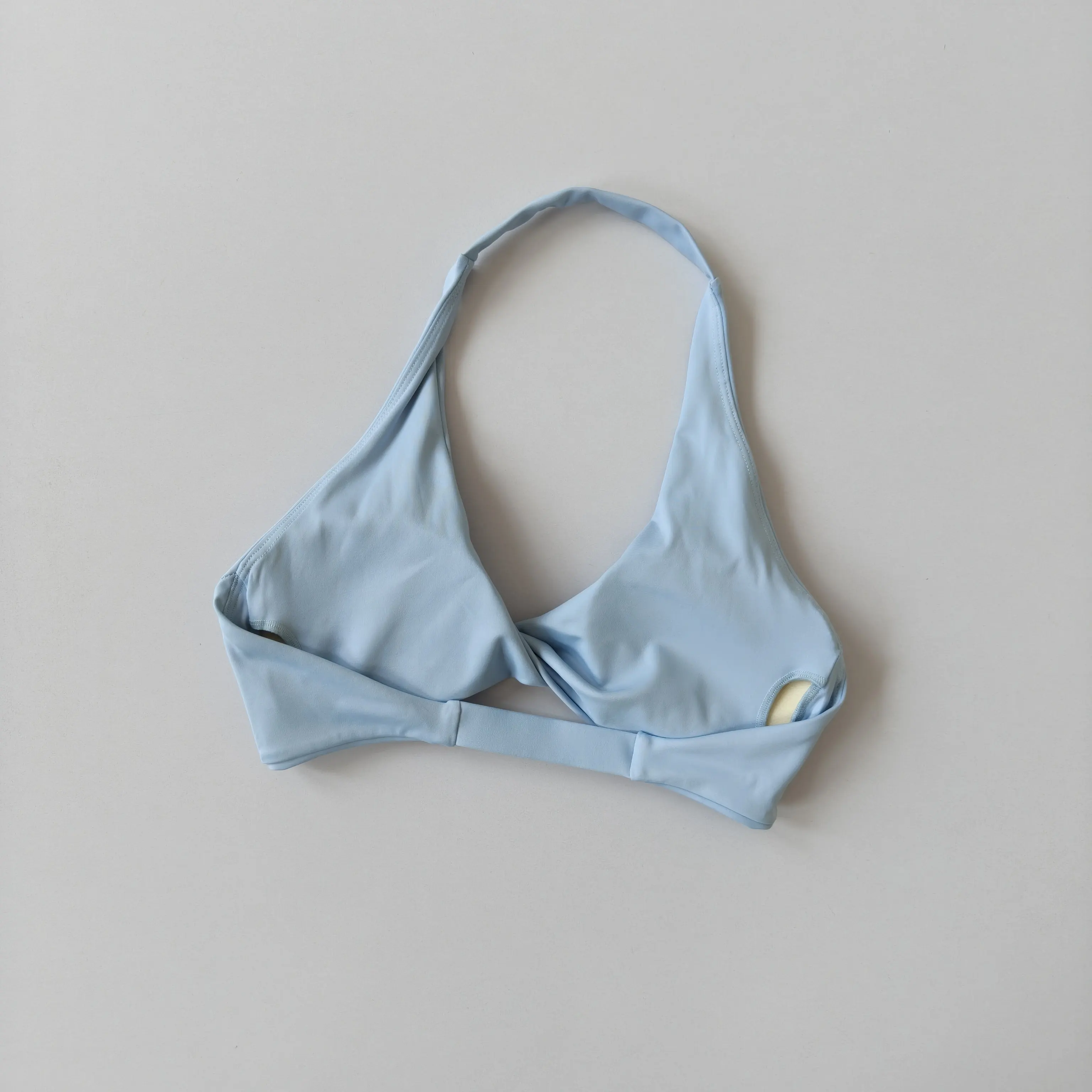 Sexy Neckband-BH, Neckholder-BH, Twist-Yoga-BH, Damen-Sport-BH, V-Ausschnitt, offener Rücken, gepolstertes Fitness-Top, Gym-Pilates-Top – Detail 4
