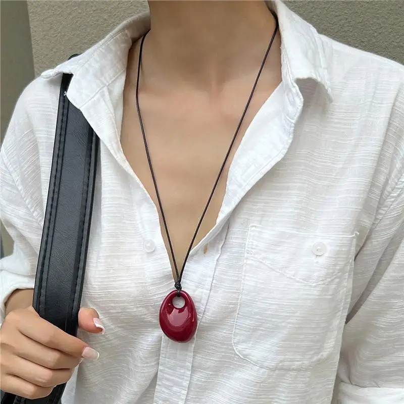 

Adjustable Bla Rope Long Bean Pendant Nelace Geometric Resin Faionable Faionable Cross-Border Jewelry Design Sense