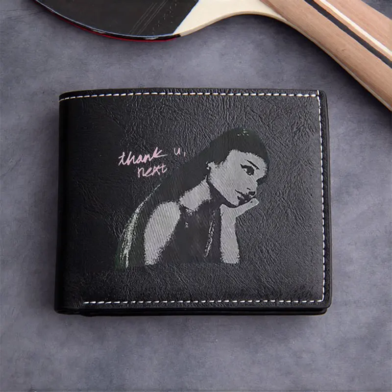 محفظة أريانا Grande Thank U Next من جلد البولي يوريثان بتصميم بسيط وخفيف الوزن ومتين للجنسين للاستخدام اليومي