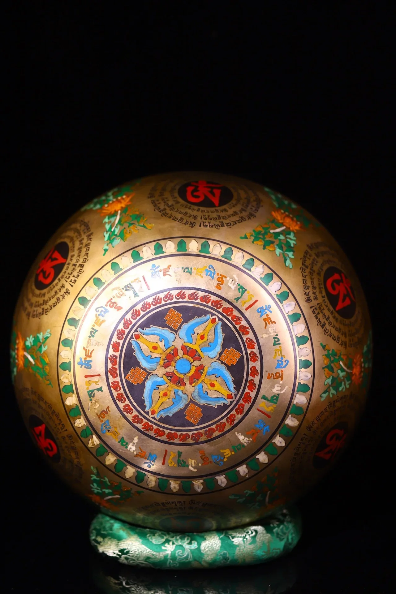 

Nepalese folk Bronze Painted Yellow Jambhala Buddha Buddhist Music Bowl Sacrificial Bowl Worship Hall