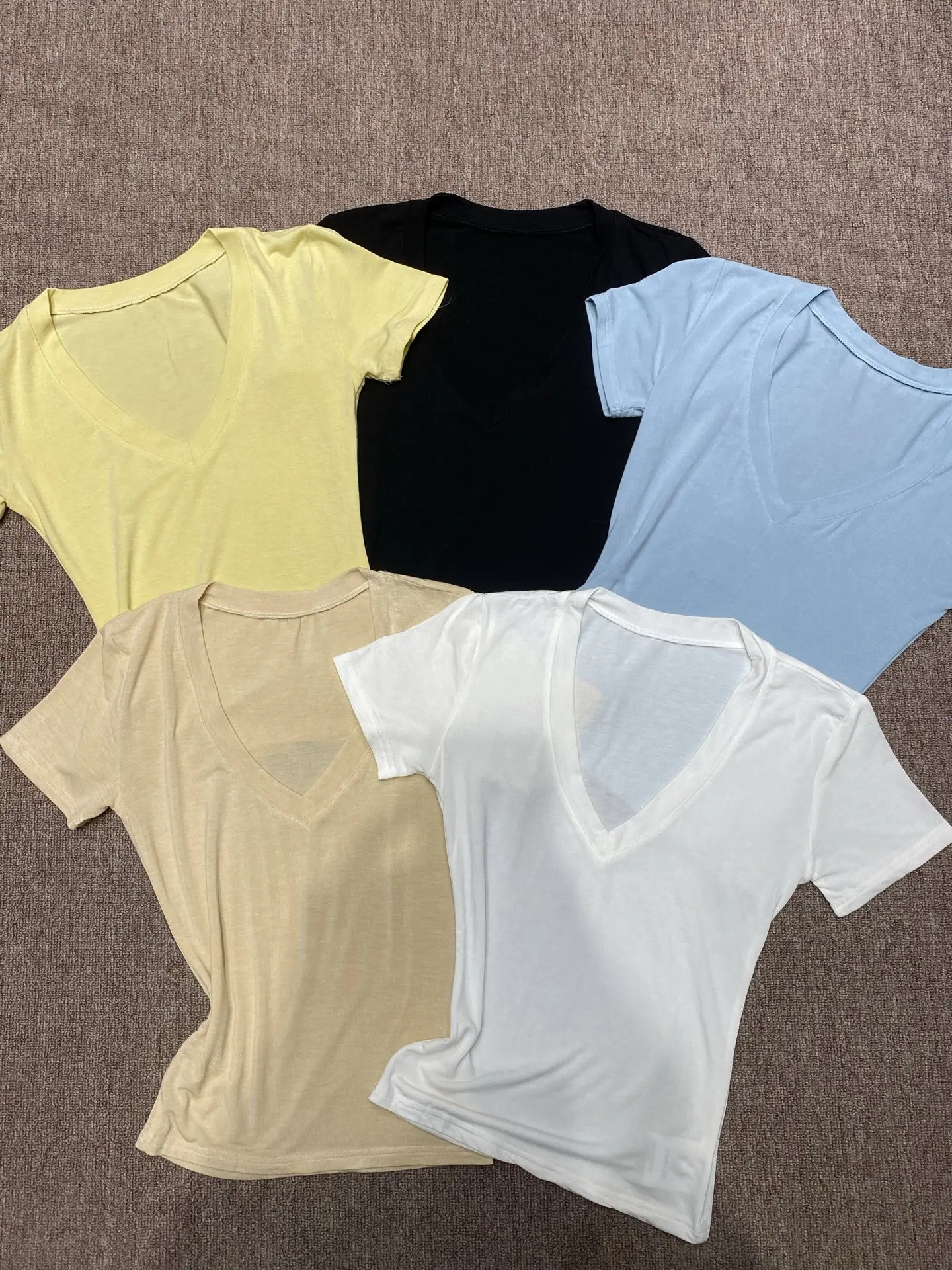 

Женская футболка Slim Fit с вырезом-сердечком и коротким рукавом, базовая однотонная модель, простой стиль, летний хлопковый топ