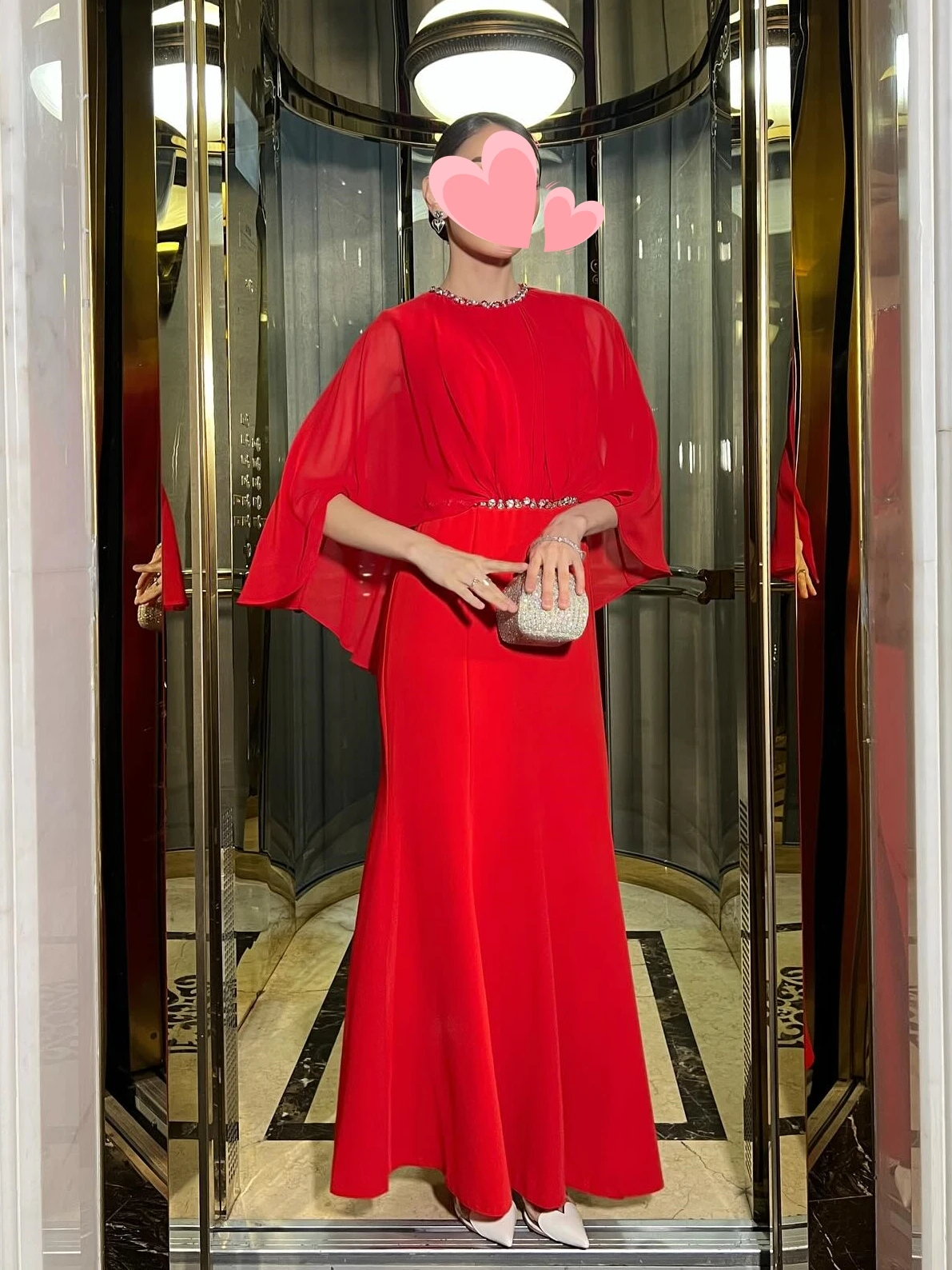 Sukienka wieczorowa na studniówkę, elegancka, vintage, słodka, czerwona, syrenka, szyfonowa, z koralikami, peleryna, możliwość personalizacji, na formalne okazje.