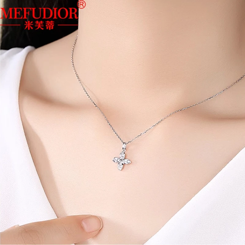 18K Gold Lucky Flower Pendant Inlaod Moissanite Diamond Female Necklace Jewelry For Women 45CM Chains Birthday Gifts