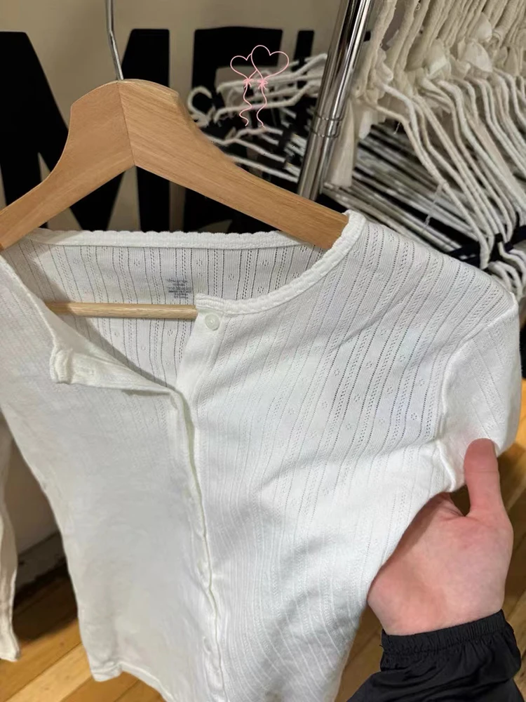 Camisetas de manga larga ajustadas de algodón con ojales blancos para mujer, cuello redondo, camisetas de una sola botonadura, Camiseta básica dulce