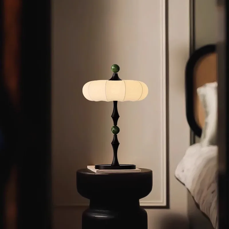 Retro medieval style bedside desk lamp, bedroom study decoration, new high-end atmosphere homestay lamps