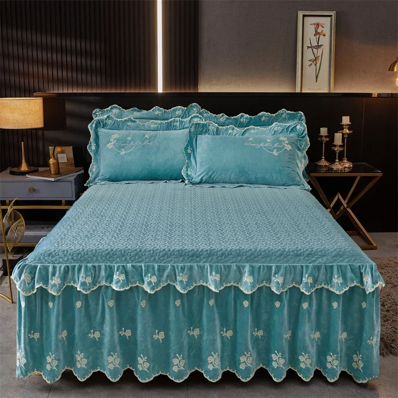 AI WINSURE Thickened Super Soft Velvet Bed Cover Queen Size 150x200 Quilting Bedspread Embroidery Ruffle Skirt 3-Piece Set