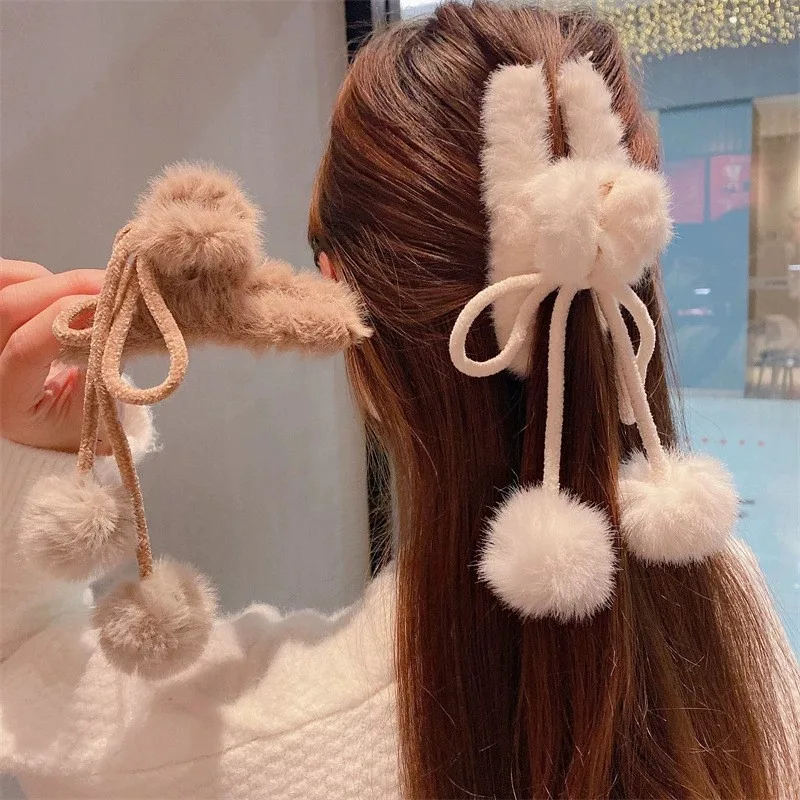 2023 Cute Plush Claw Clip Solid Plush Hair Claw Clip Fluffy Elegant Anti slip Hair Accessories Suitable for Women and Girls