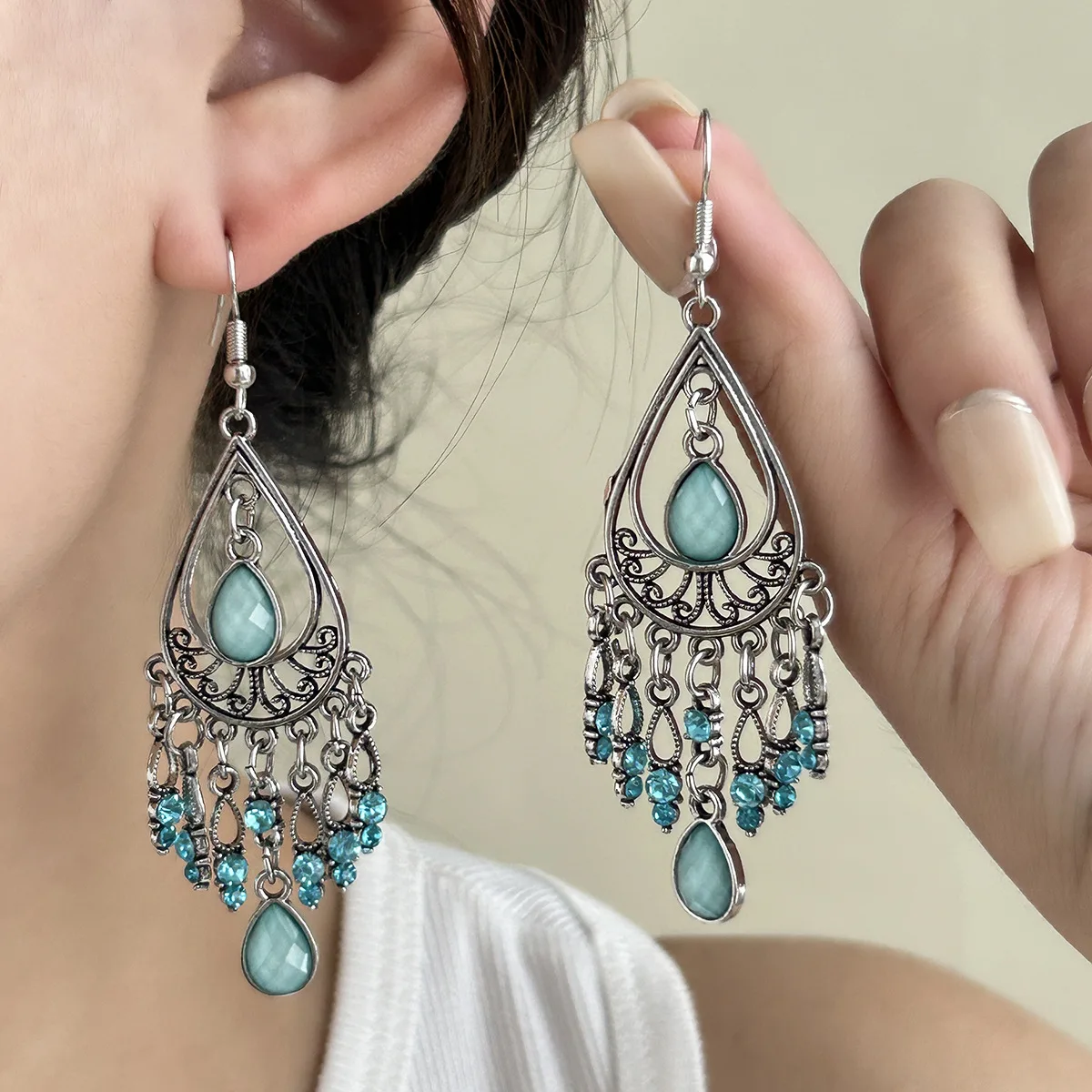 

Vintage Bohemian Long Flow Sue Drop Earrings Heavy Industry Creative Ethnic Wind Set Diamond Premium Sensitive Earrings
