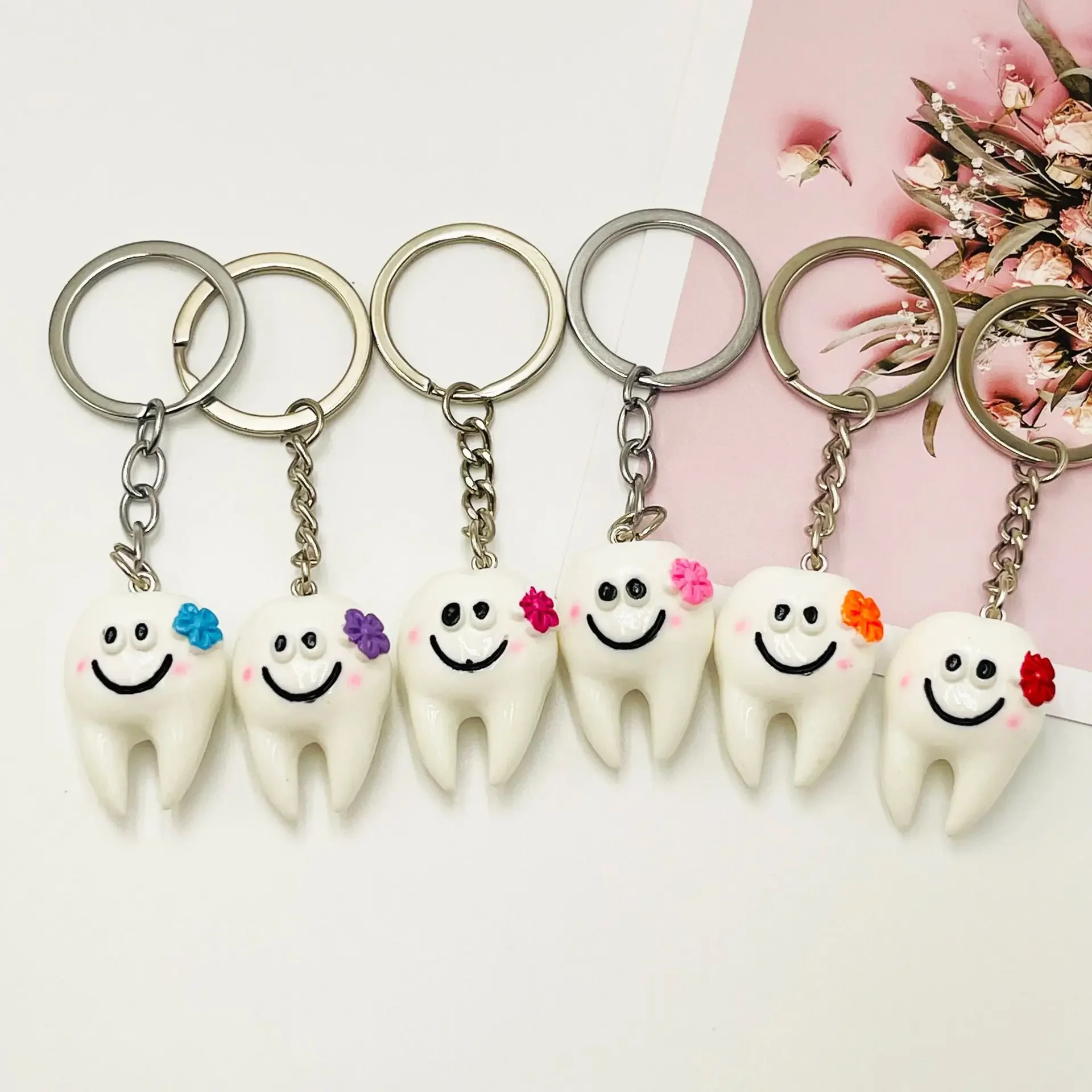 Creative Simulation Smiley Face Tooth Keychain Resin Accessories Personalized Gift Free Shipping Creative Gift Car Key Chain