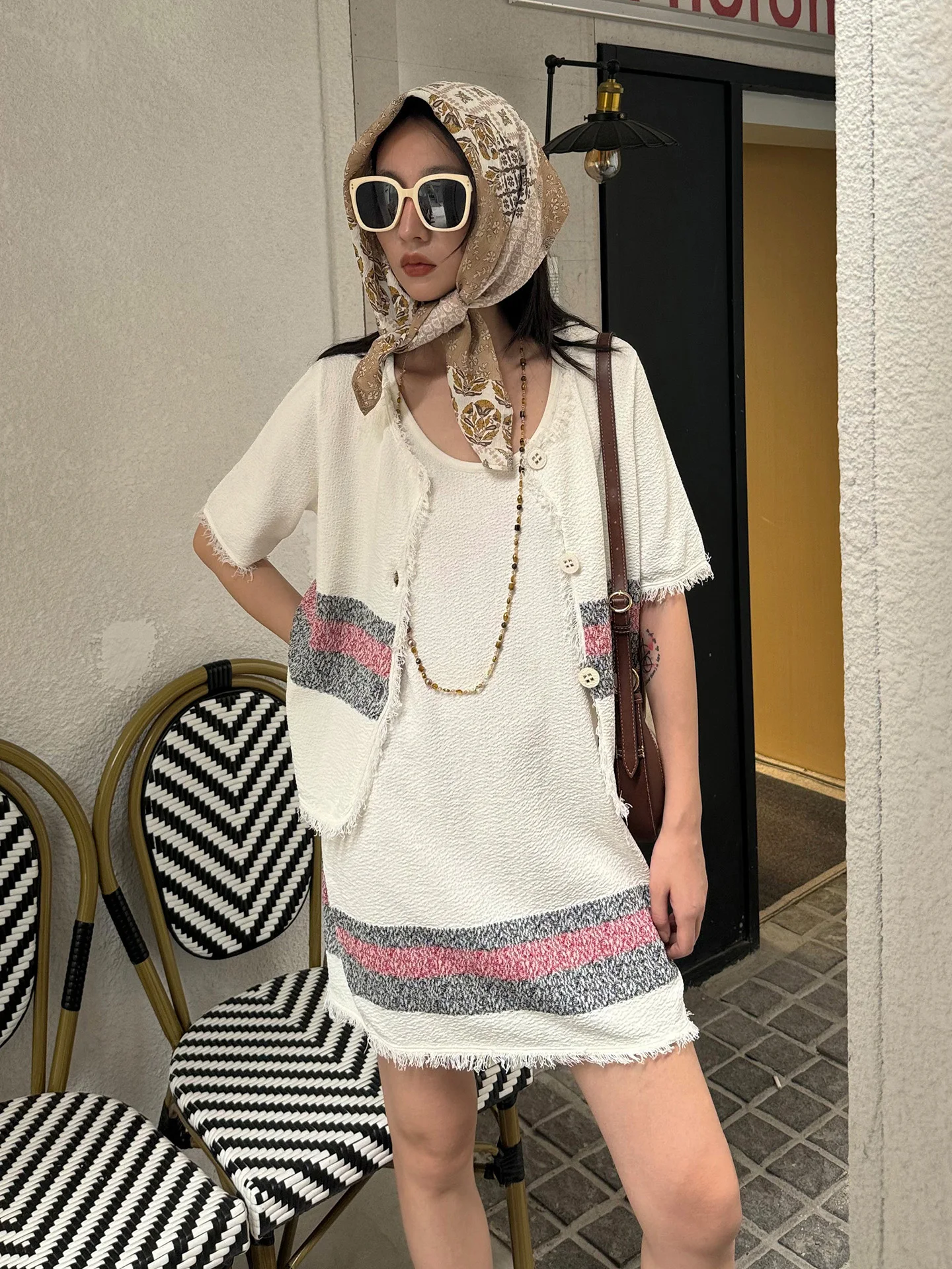 

Комплект LAMBO: кардиган из специальной шелковой льняной пряжи с 3D-эффектом и вязаными элементами, винтажные полосы, летняя коллекция 2025