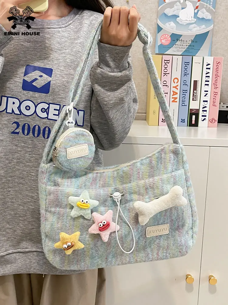 

Chic Sweetheart Commuter Bag: Spacious Campus-Chic Shoulder Crossbody Purse for Teens - Cute & Elevated Daily Carry