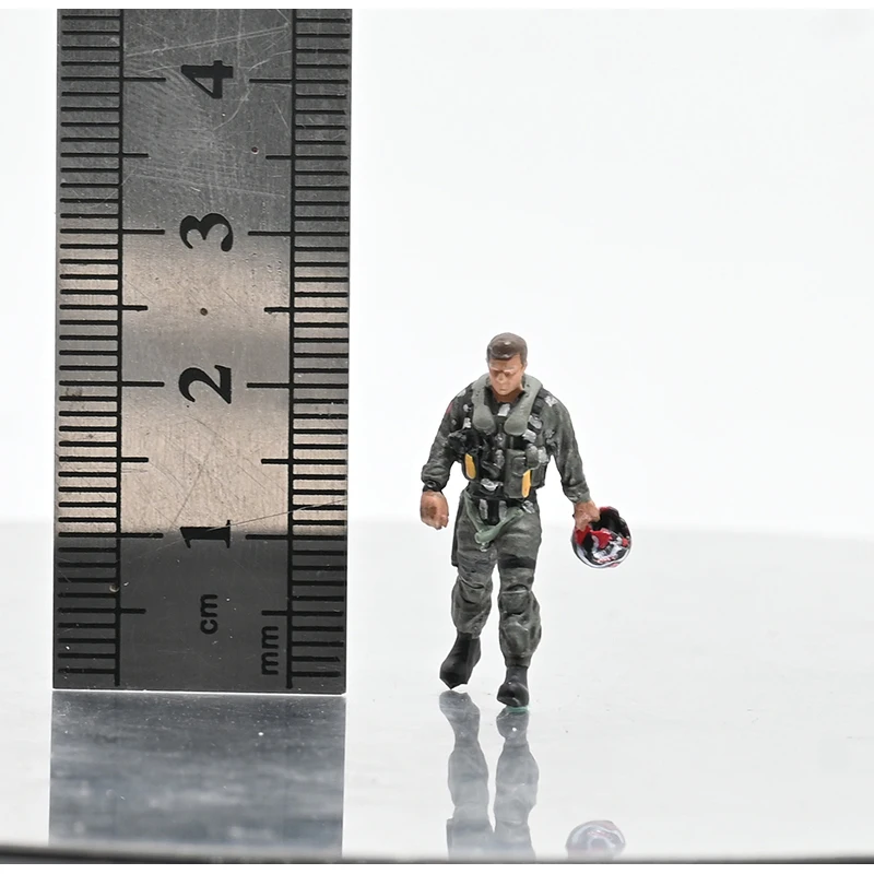 1:72 Scale Plastics Ground Crew Pilot Scene Accessories Soldier Model Adult Collection Toys Classic Gift Souvenir Static Display