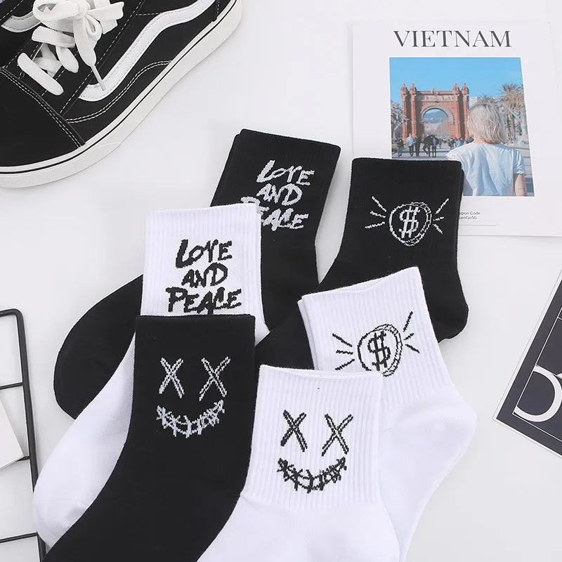 Fashion Letter Harajuku Socks Unisex Women Men Hiphop Street Sports Crew Black White Hipster Popular Skateboard Cotton Socks Sox