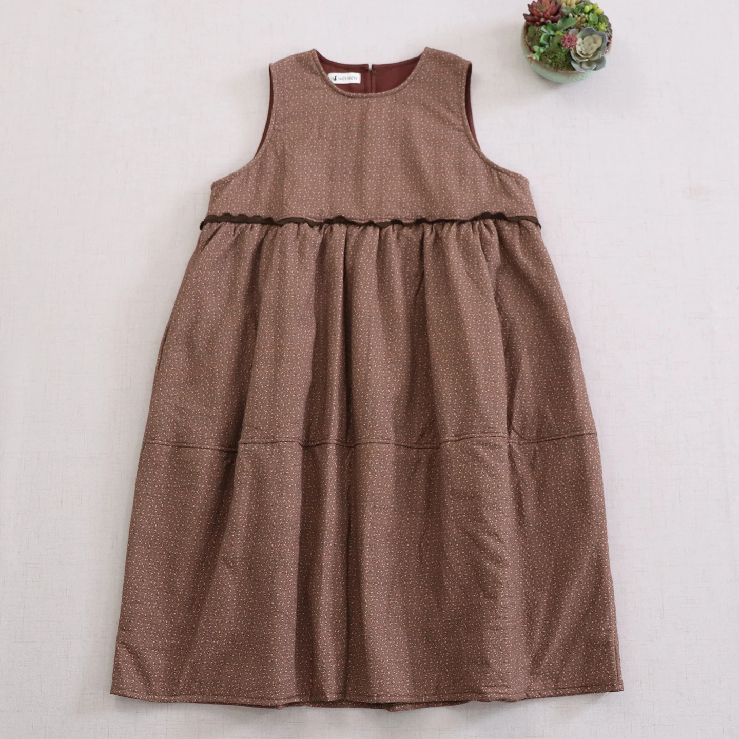 日本の森ガールヴィンテージ花柄プリント厚手の綿のドレス女性秋冬 O ネックノースリーブカジュアルルーズタンクドレス