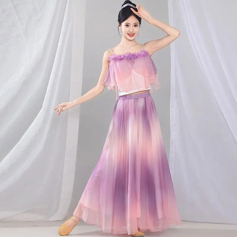 여성을 위한 클래식 댄스 의상, 우아하고 요정 같은 중국 스타일의 큰 소매와 긴 소매, 그리고 우아한