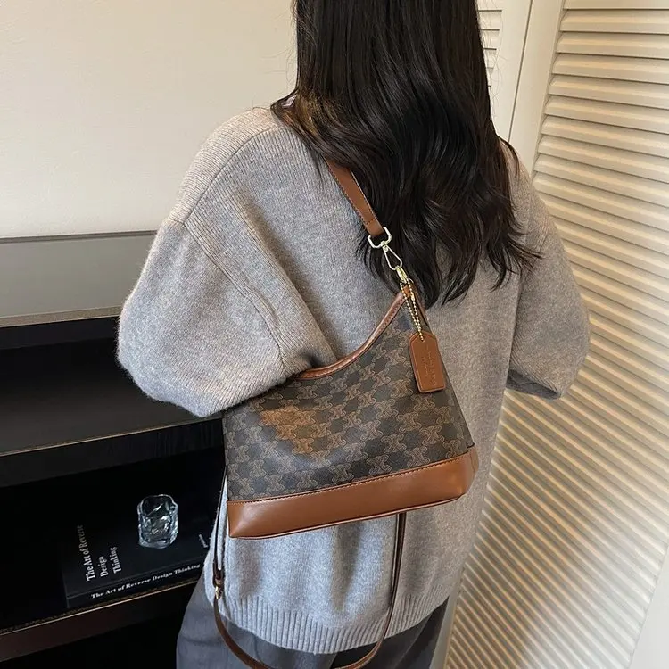 

New 2657 Fashion Versatile Trend Niche Design Simple High Sense Commuter Casual Retro Shoulder Messenger Bag