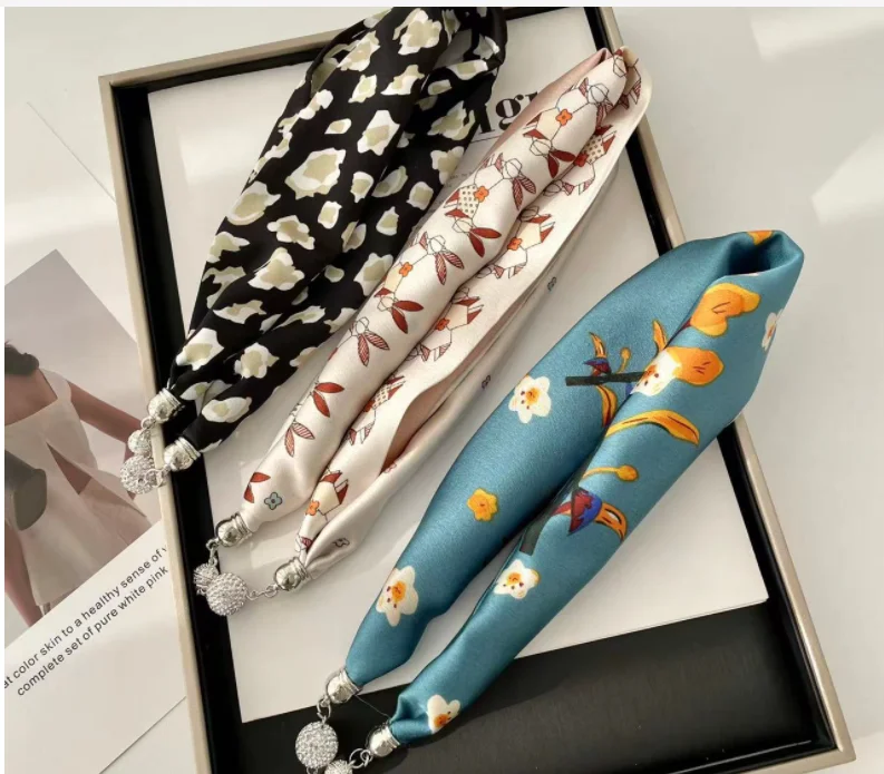 Versatile Scarf Magnetic Buckle Silk Scarf