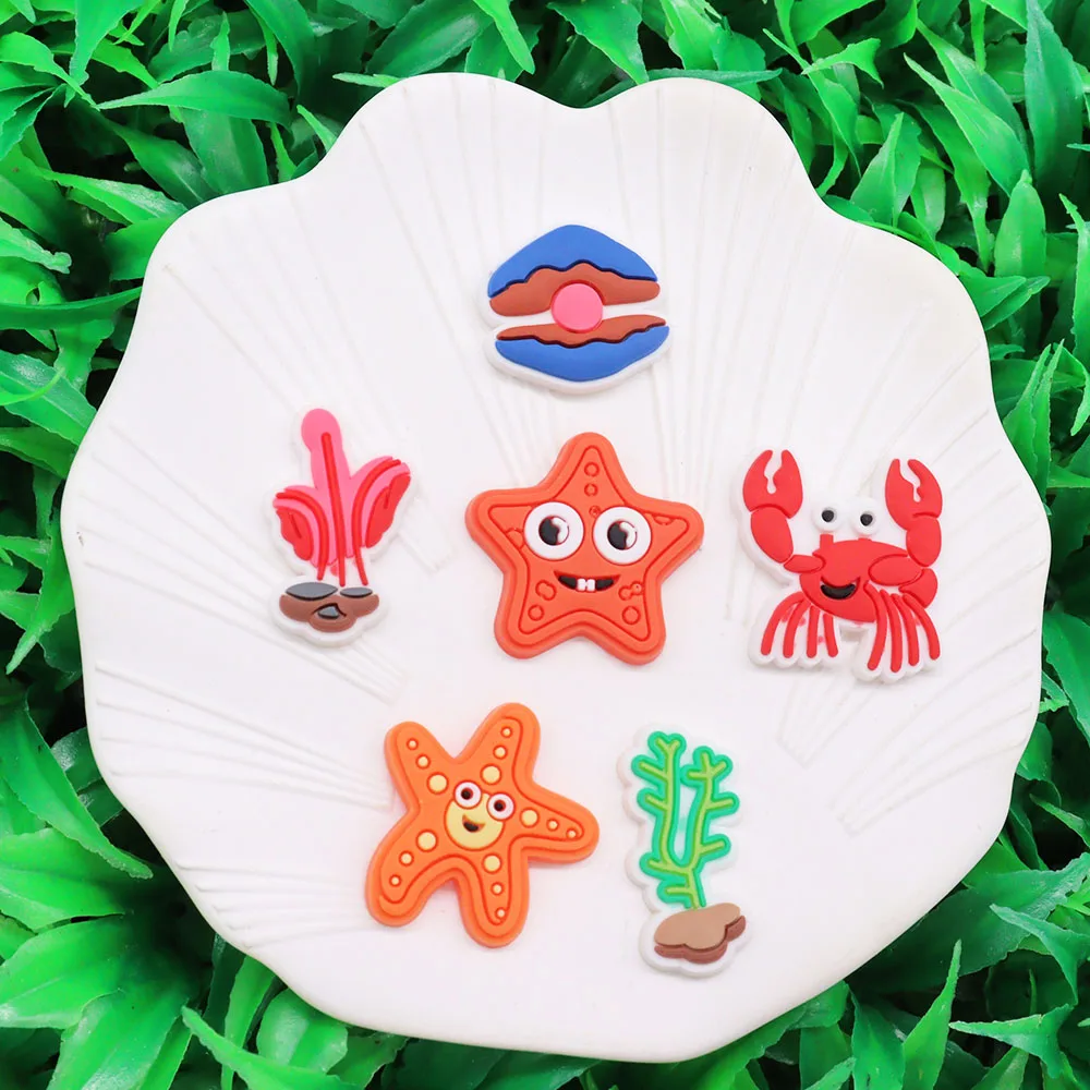 New Arrival 1Pcs PVC Funny Frogs Animals Shoe Button Charms for Children Accessories DIY Holiday Present