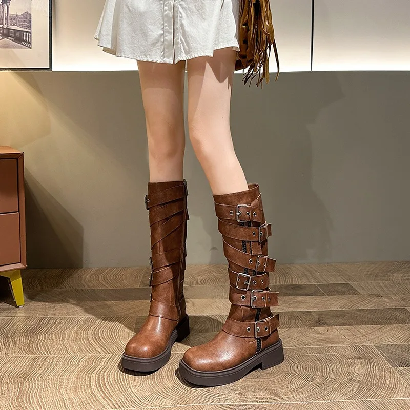 موضة الأحذية النسائية أحذية عالية اتسعت النمط الغربي الأحذية حزام مشبك المرأة بنطال جلدي الأحذية بوتاس موهير الصعوبة تروبي ЖENСыыыыы