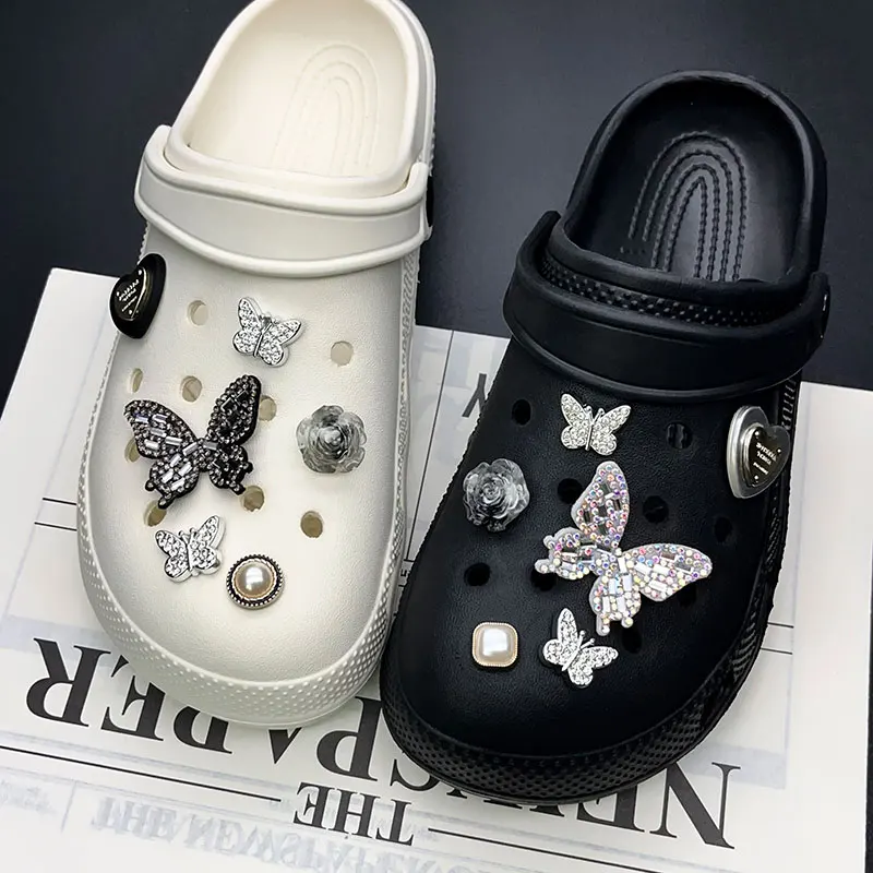 تألق فراشة زهرة اللؤلؤ الأحذية سحر ل كروكس أسود أبيض مجموعة قباقيب دبابيس النعال اكسسوارات حديقة الصنادل فتاة هدية
