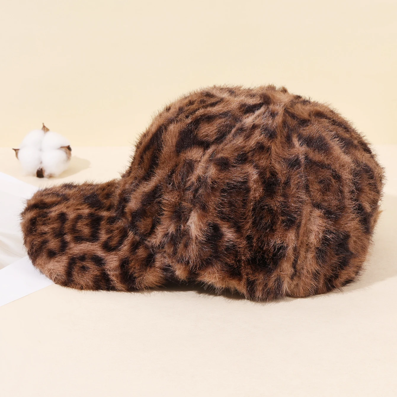 หมวกเบสบอลลายเสือดาวนุ่มสบายสำหรับฤดูใบไม้ร่วงและฤดูหนาวสำหรับผู้หญิง หมวกแก๊ปแฟชั่นอเนกประสงค์สำหรับกิจกรรมกลางแจ้ง หมวกกันแดด