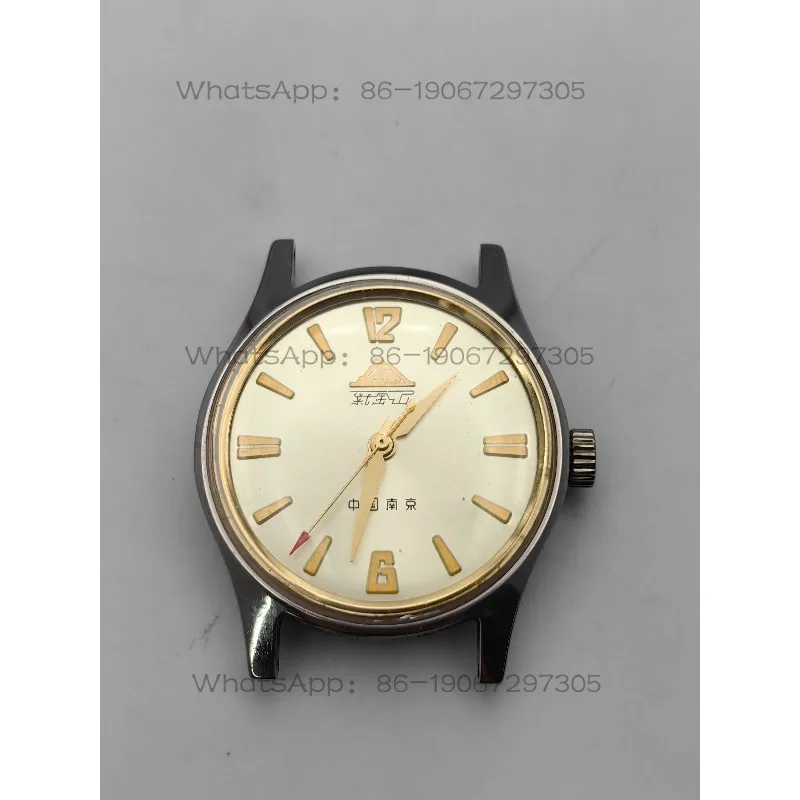 

Vintage 1970s Domestic Nanjing Purple Mountain Red Arrow Second Hand Watch with Manual Winding of 36mm