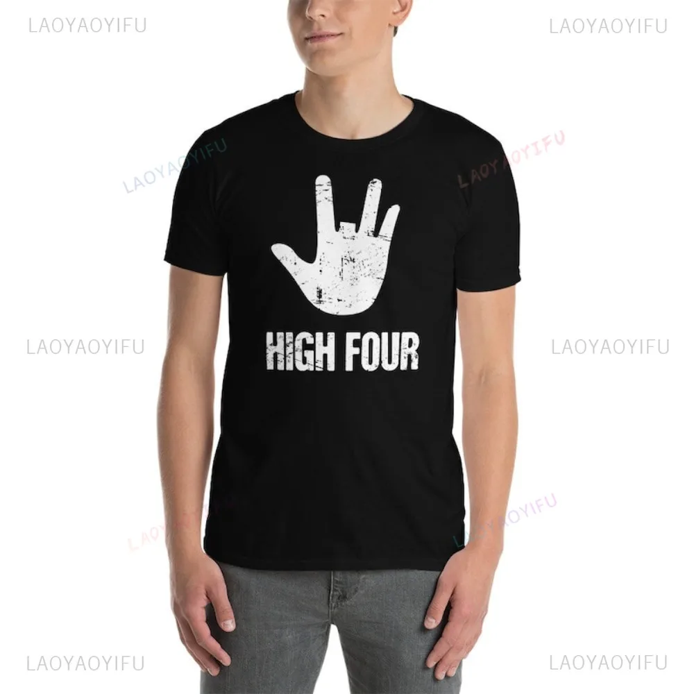 UNISEX Missing Finger High Four T-Shirt Black Humor Gift for Finger Amputee Tshirt Casual Fashion Loose Short Sleeve Man Tees