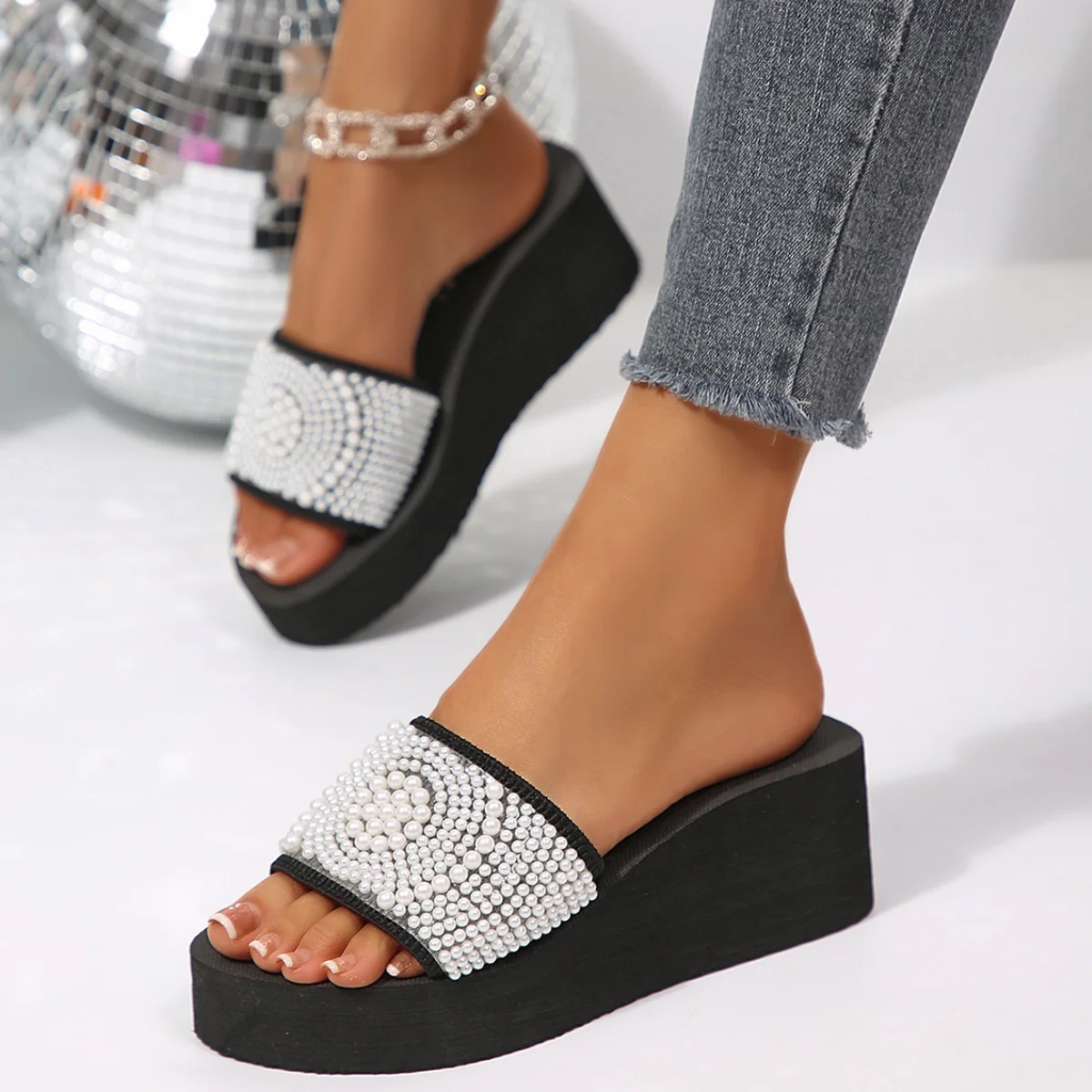 Elegant Ladies Pearls Wedge Slippers Summer 2026 Chunky Platform Heels Sandals Women Beach Vocation Anti Slip EVA Slippers Shoes view 2