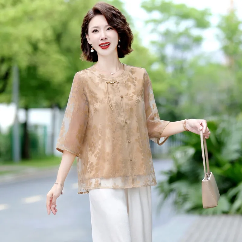 Pakaian Musim Panas Ibu Paruh Baya Baru 2025 Kemeja Bersirkulasi Set Celana Kaki Lebar Setelan Dua Potong Elegan Modis untuk Wanita Lanjut Usia
