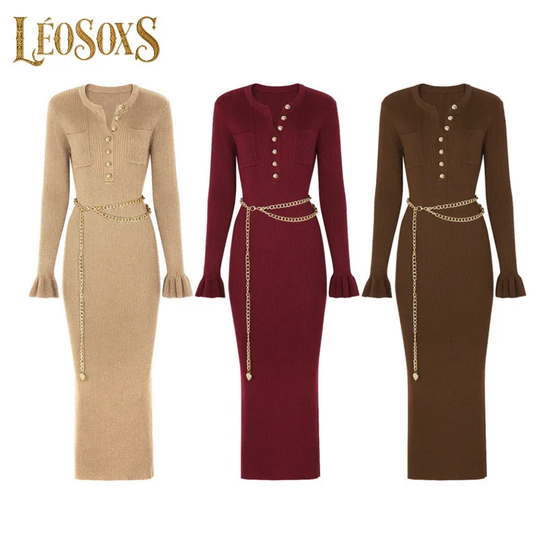 

LEOSOXS женское стильное вязаное платье миди с планкой на пуговицах и нежным золотым акцентом на цепочке для изысканного повседневного стиля 2025 г.