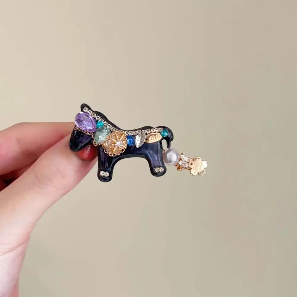 

Новая милая заколка для волос со стразами, тонкая, не скользящая, в форме лошади, блестящие аксессуары для волос для женщин и девочек