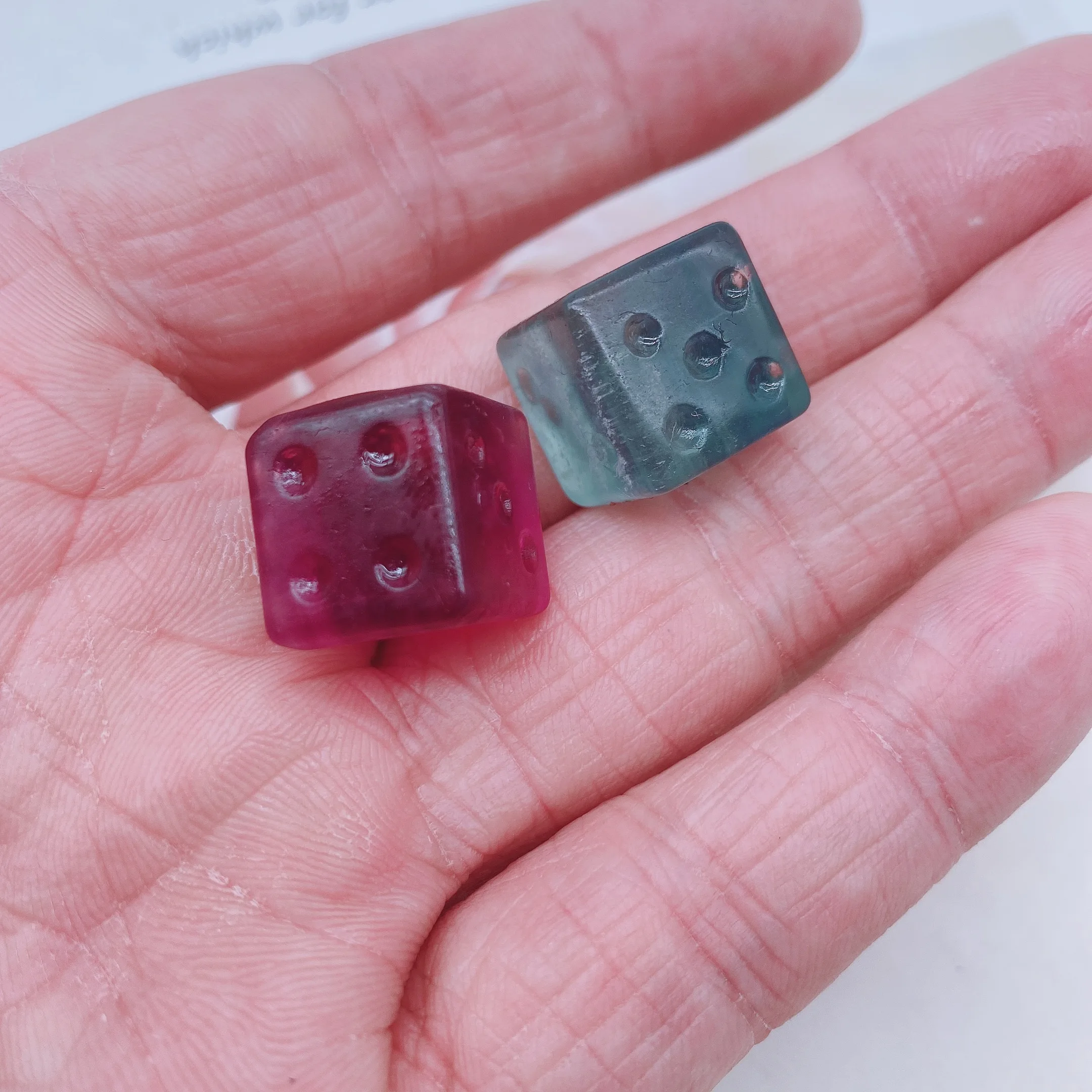 2pcs Natural Fluorite Dice Energy Reiki Gemstone Cube Palm Carving Decoration Crystal Quartz Healing High Quality For Gift