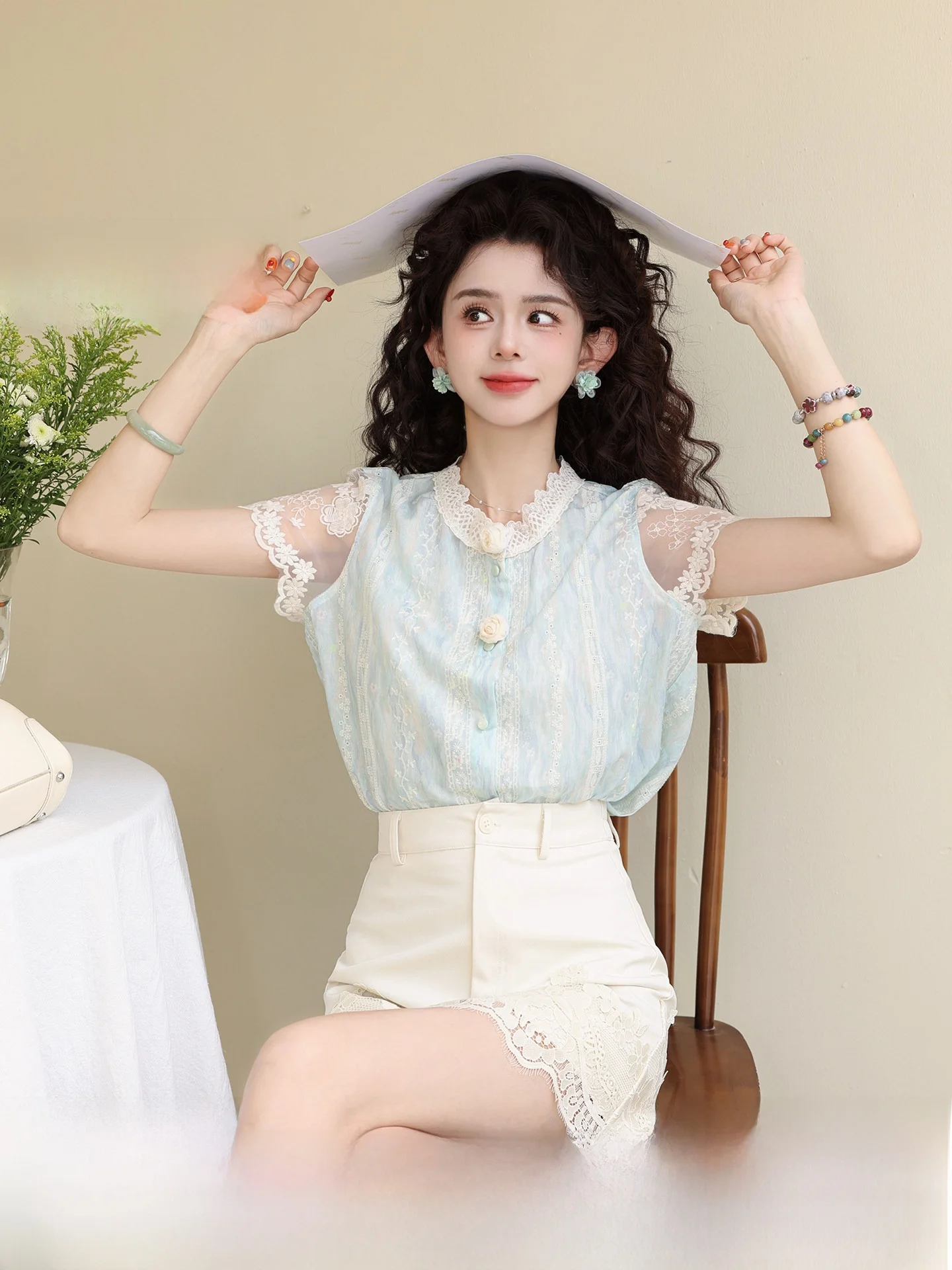 

Женская блузка Chen Jiajie Qinghaiyan с коротким рукавом, кружевными вставками и пэчворком, новинка 2026 года, элегантный топ из полиэстера и спандекса