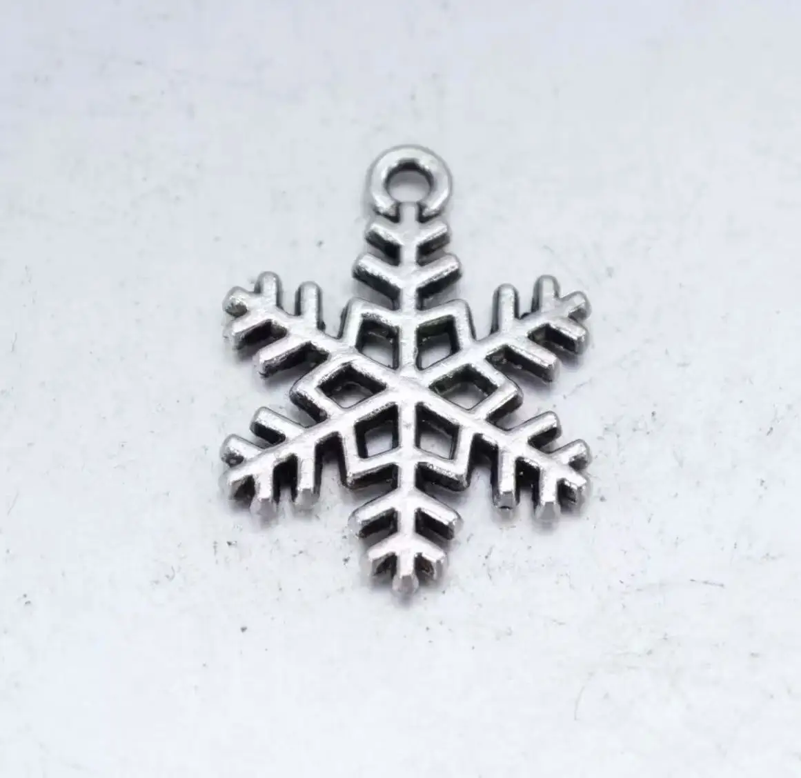 

20pcs 22*17mm Classic snowflake design pendants for handmade Zinc alloy metal HW3124