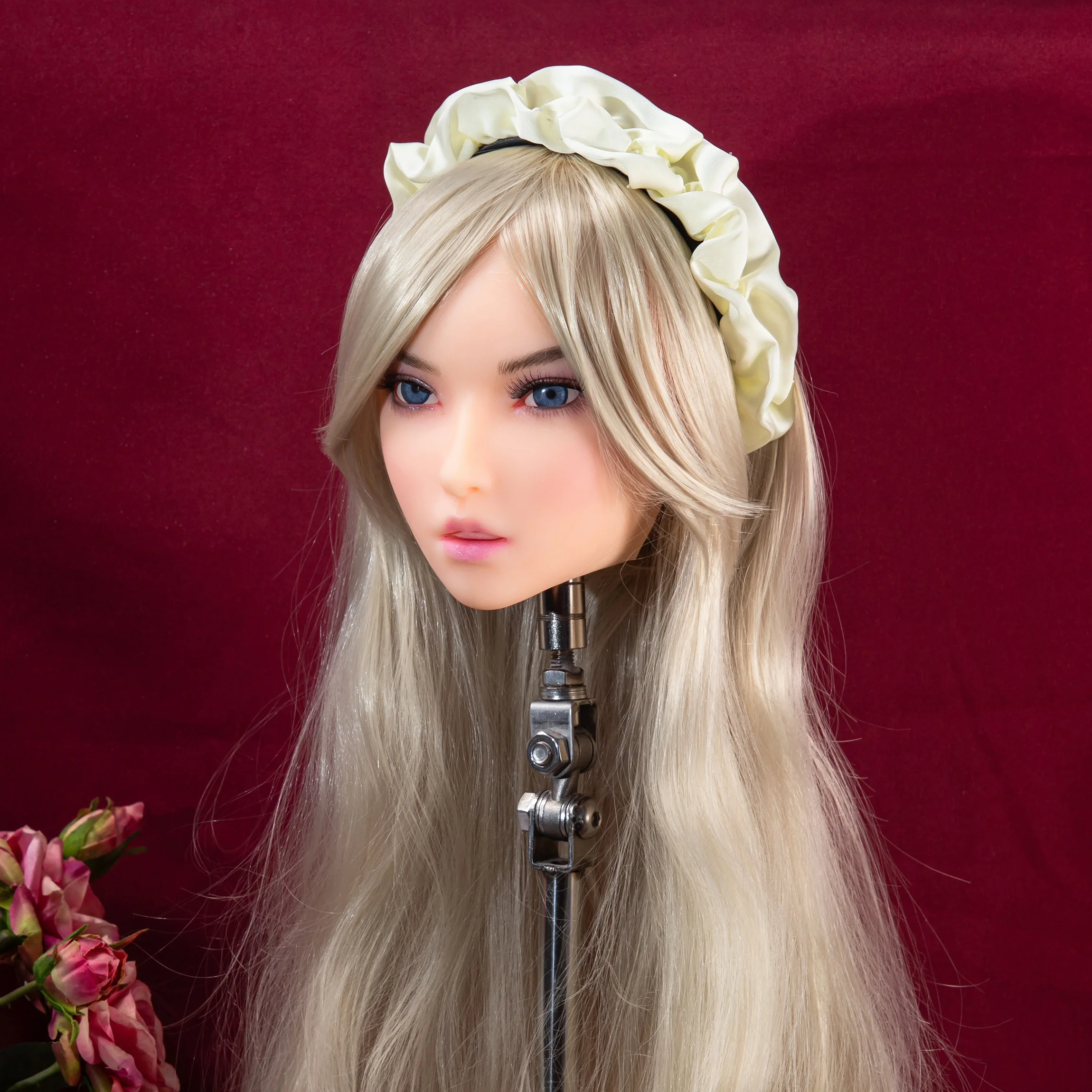 يمكنك فتح رأس سيليكون موديل جديد، مكياج رائع، شعر وحواجب مرسومة يدويًا، وفم ولسان