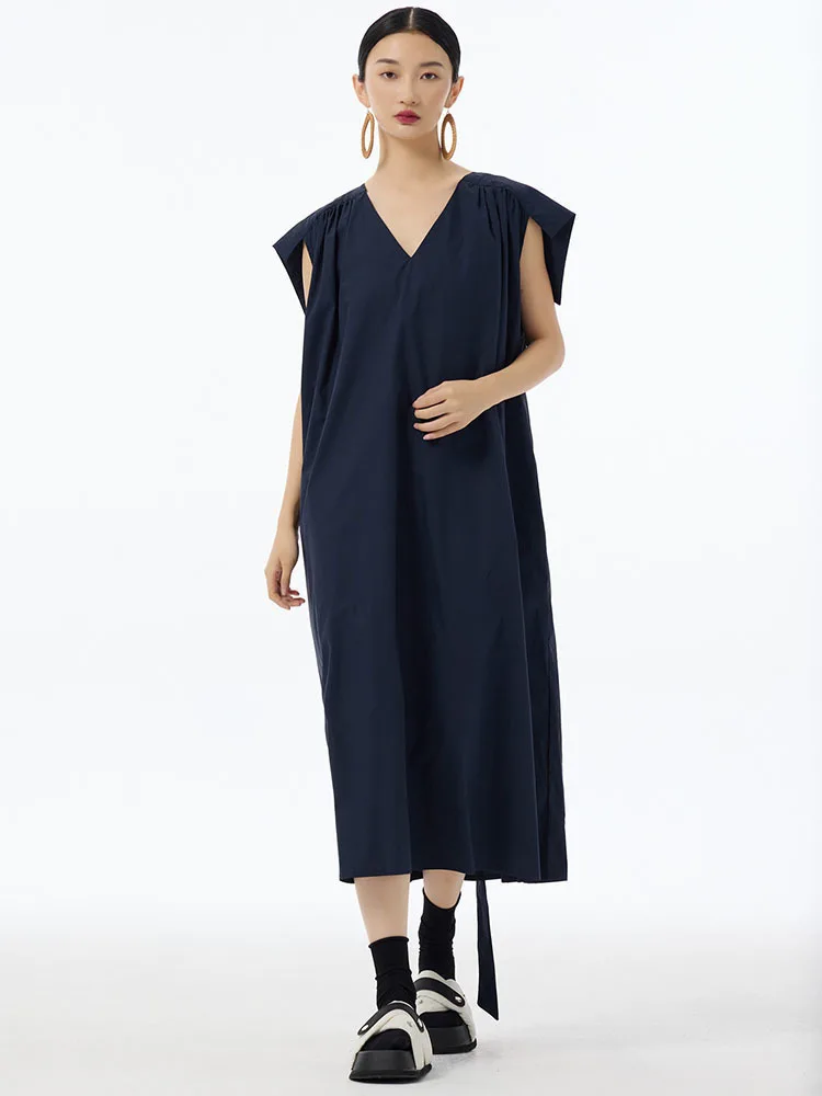 [EAM] Women Blue Belted Big Size Pocket Midi Elegant Shirt Dress New V-Neck Sleeveless Fashion Tide Spring Summer 2024 1DH6546