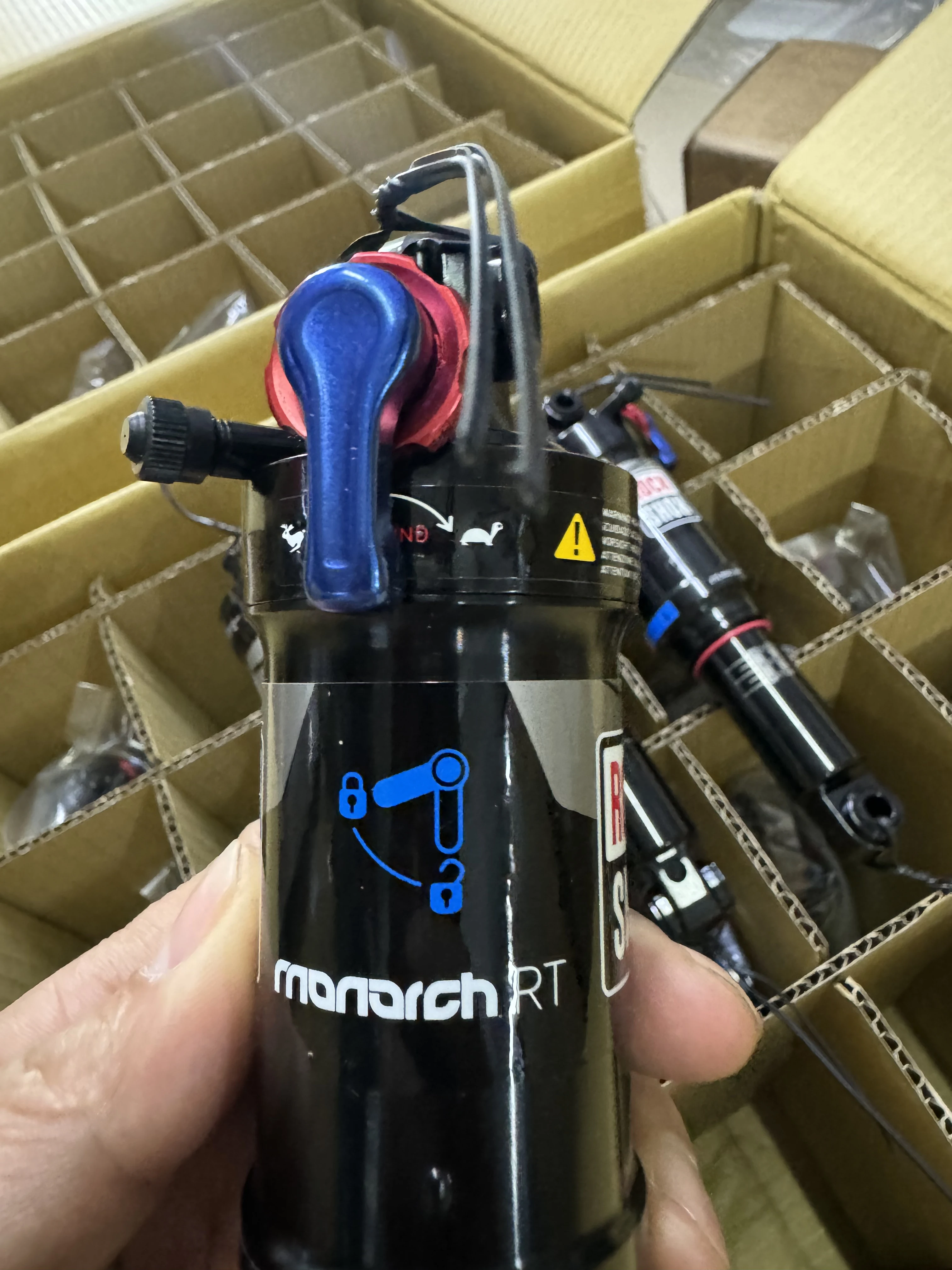 For RT Rear Shock Absorber 190x51 Mountain Bike Aluminum Alloy Air Pressure with Locking Function