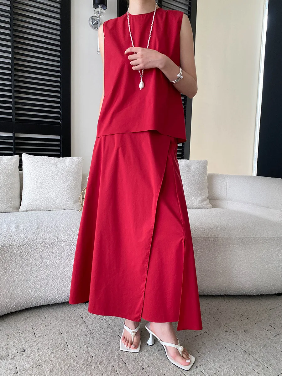 Frühlings- und Sommer-Damen-Set: Lässiges, einfarbiges, unregelmäßig designtes, ärmelloses Westen-Shirt mit Rundhalsausschnitt und Halbrock. – Detail 15